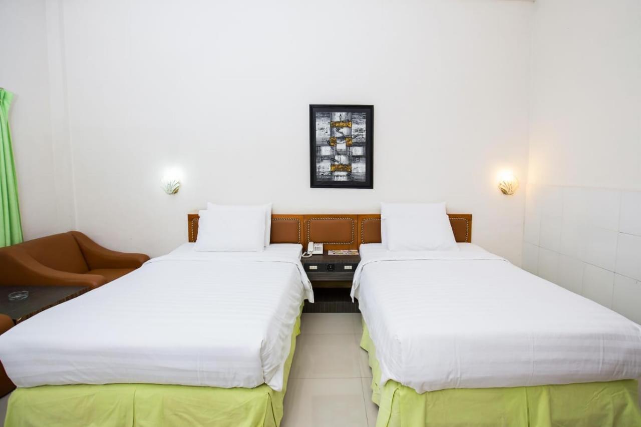 Green Garden Hotel Berastagi Exterior photo